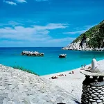 Vrionis House Villa *